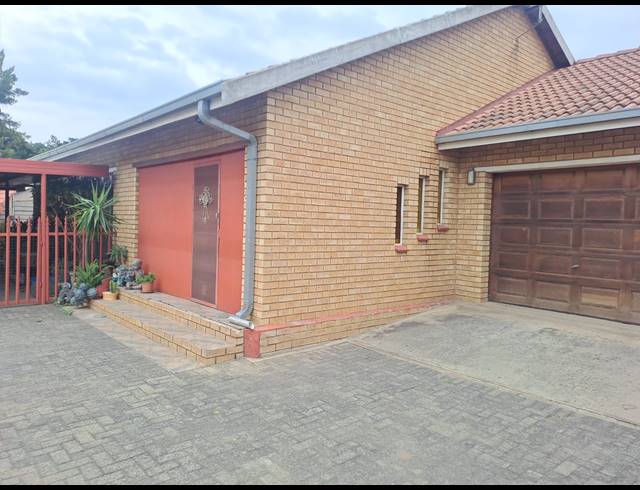 15 BEDROOM HOUSE FOR SALE IN OOS EINDE